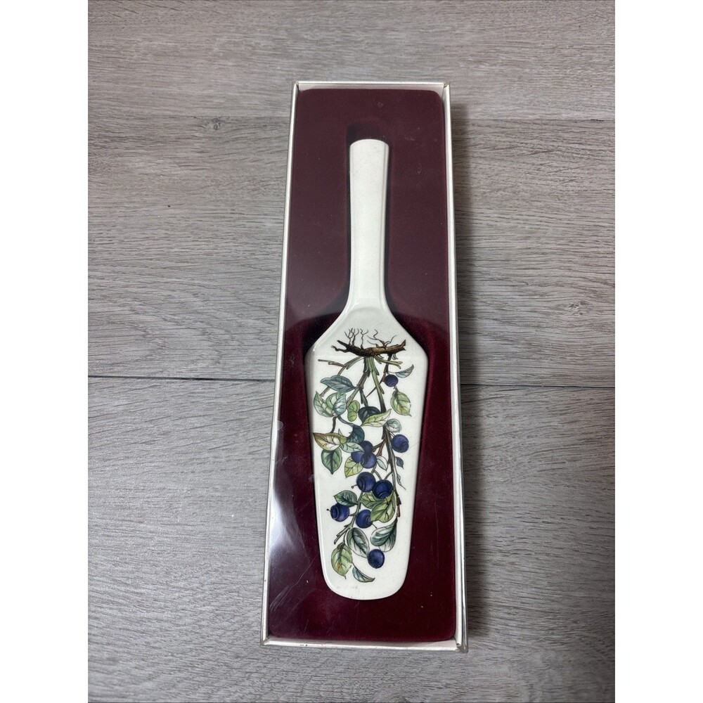 Villeroy & Boch Cake Server Ceramic In Box Beige With Tree Leaves & Purple Berry